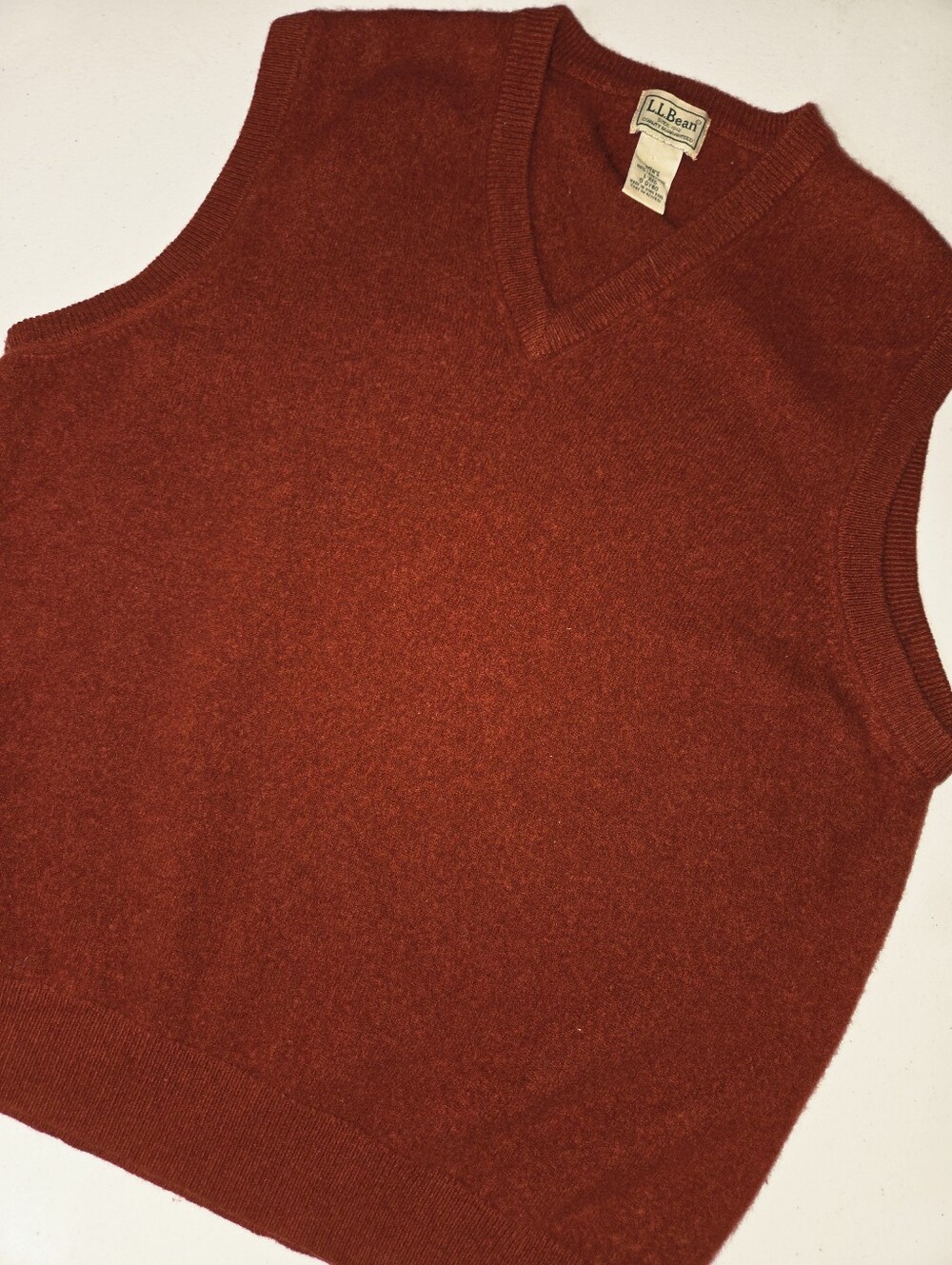 LL Bean 100% wool v-neck sweater vest in rust brown size large